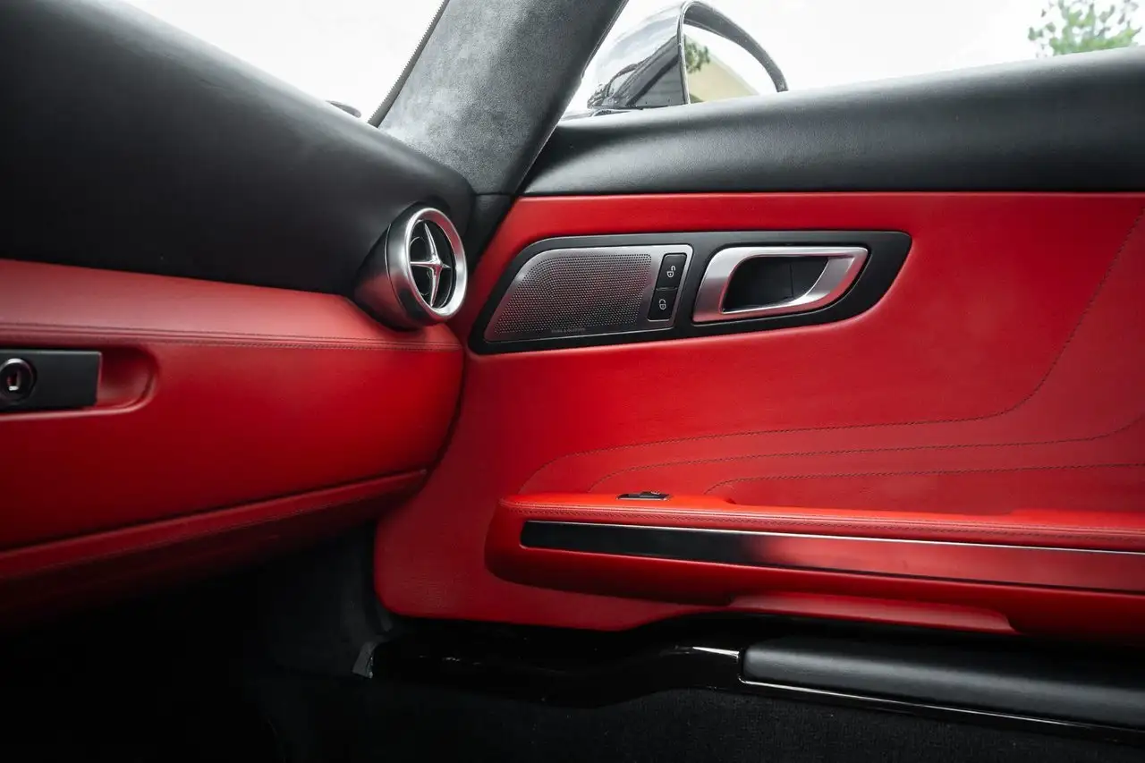 Mercedes-Benz SLS снимка Mercedes-Benz SLS