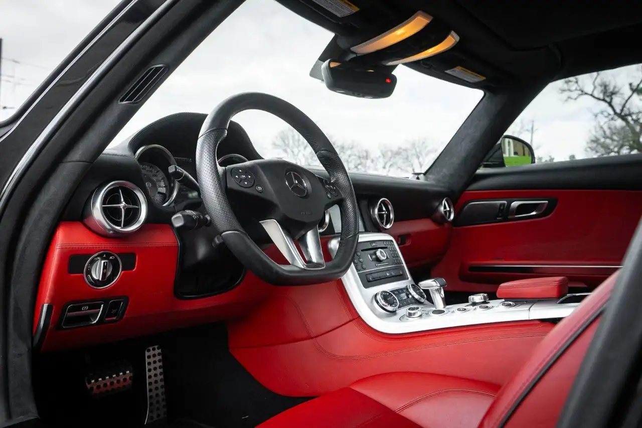 Mercedes-Benz SLS снимка Mercedes-Benz SLS