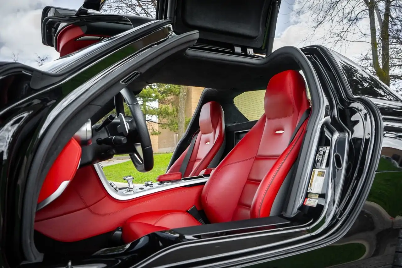 Mercedes-Benz SLS снимка Mercedes-Benz SLS