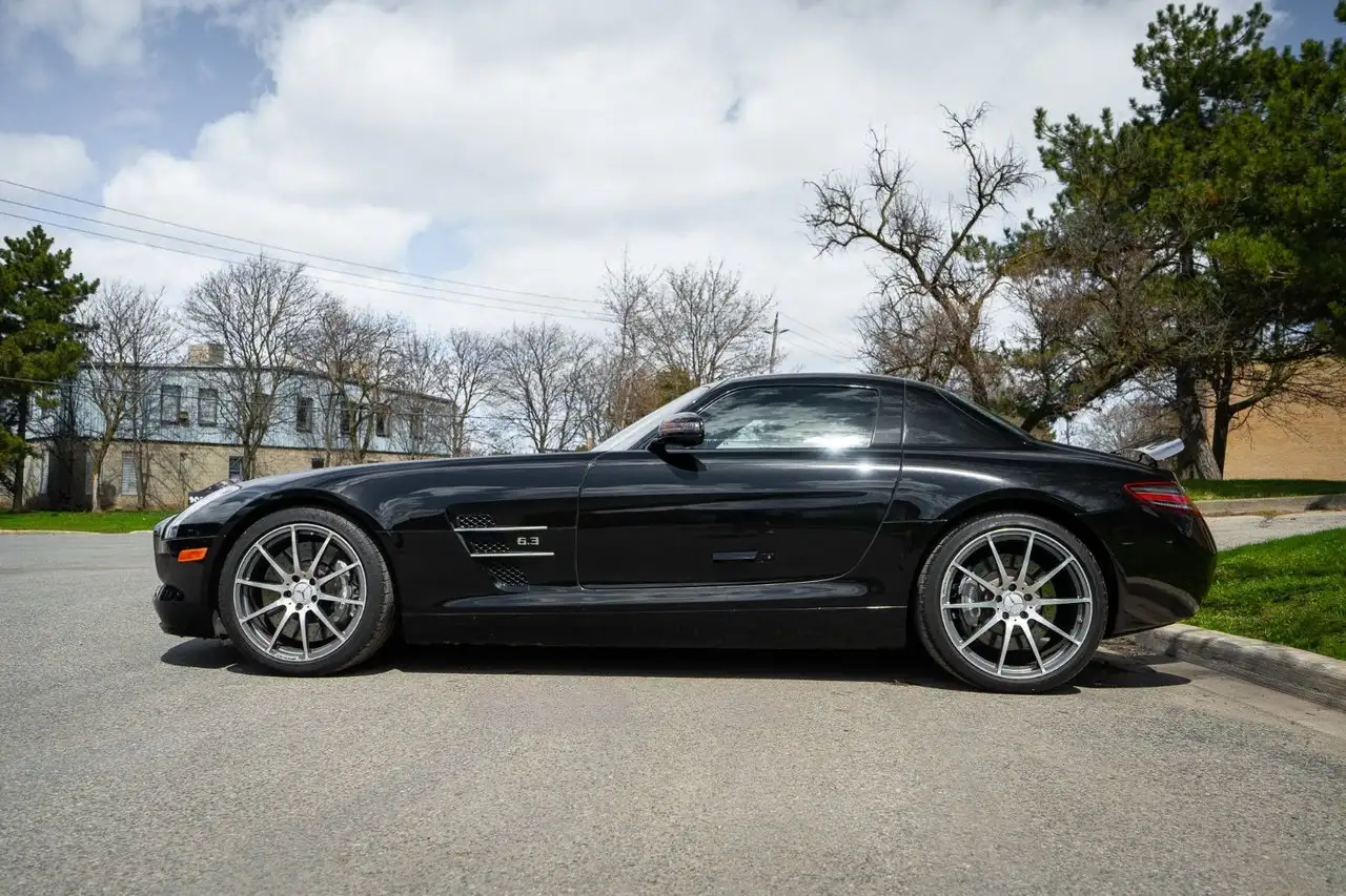 Mercedes-Benz SLS снимка Mercedes-Benz SLS