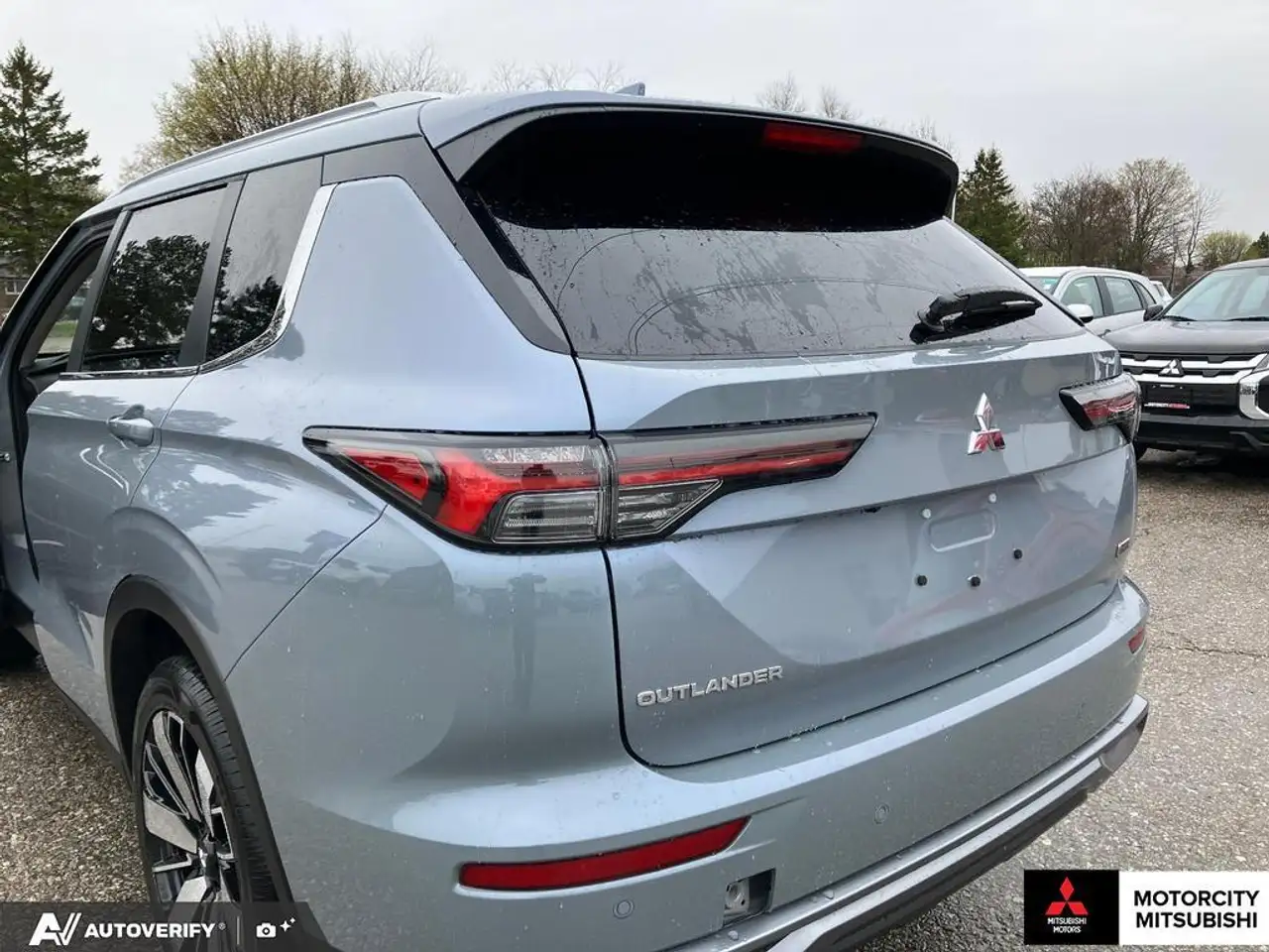 Mitsubishi Outlander снимка Mitsubishi Outlander