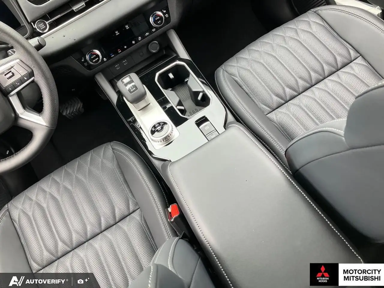 Mitsubishi Outlander снимка Mitsubishi Outlander