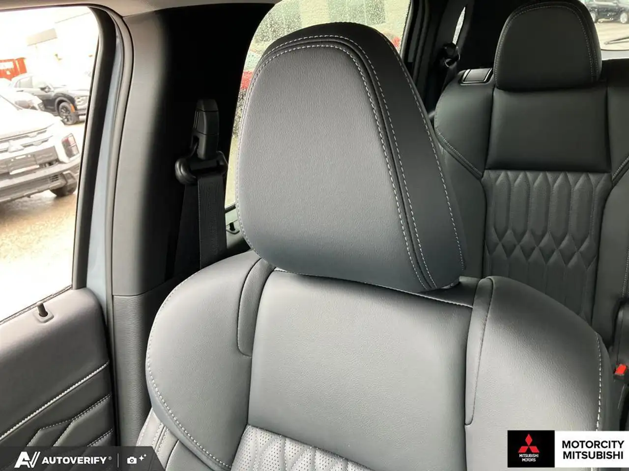 Mitsubishi Outlander снимка Mitsubishi Outlander