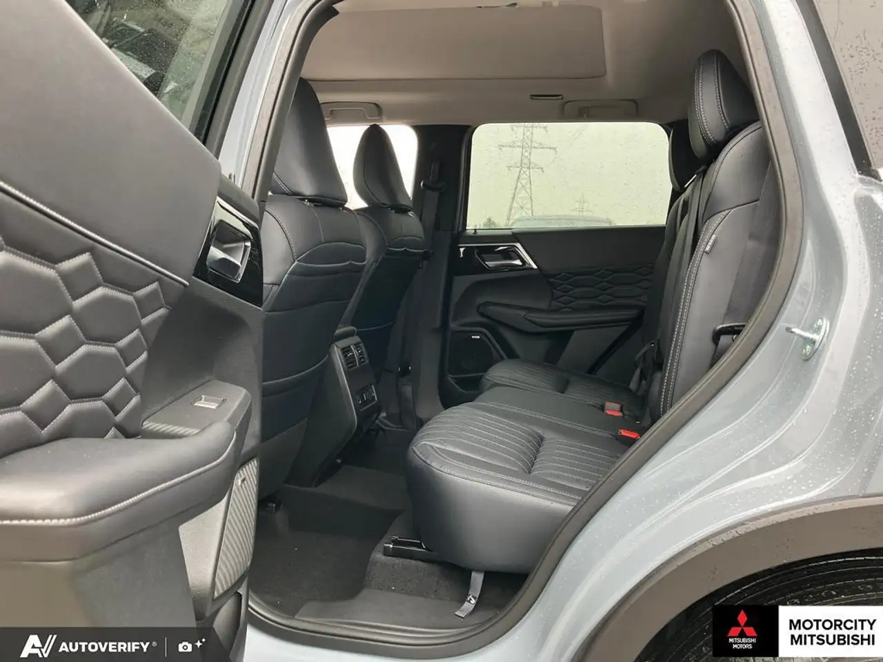Mitsubishi Outlander снимка Mitsubishi Outlander