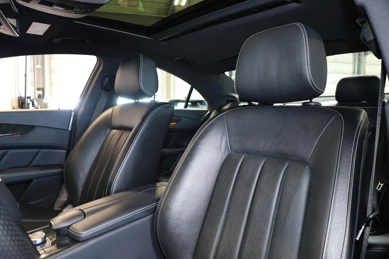 Mercedes-Benz CLS снимка Mercedes-Benz CLS