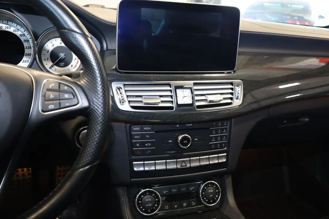 Mercedes-Benz CLS снимка Mercedes-Benz CLS