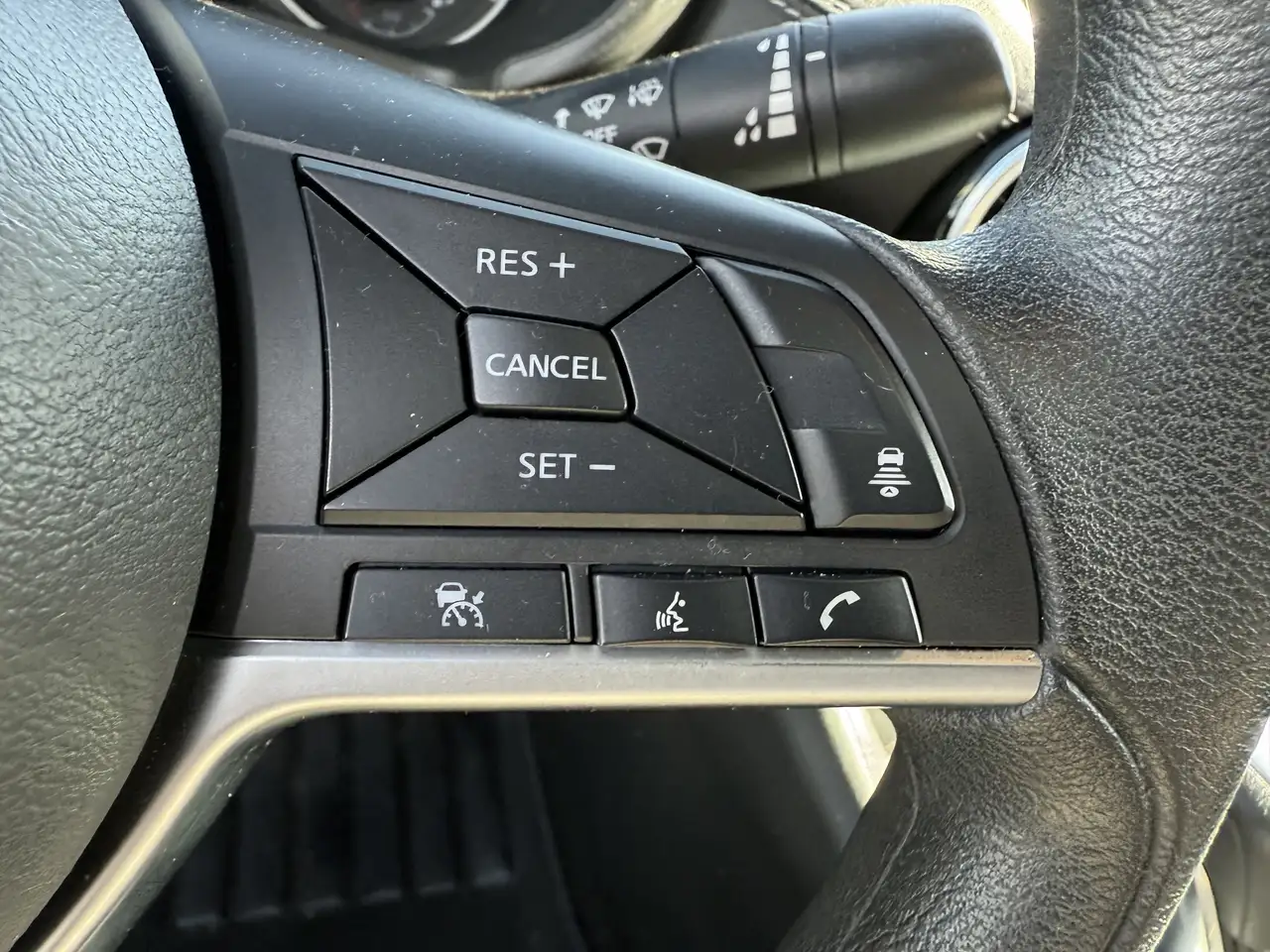 Nissan Sentra снимка Nissan Sentra