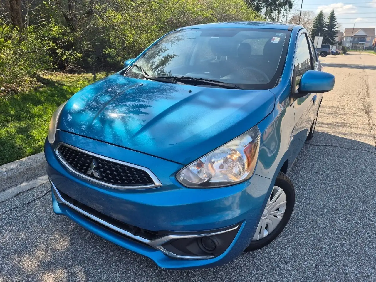 Mitsubishi Mirage снимка Mitsubishi Mirage