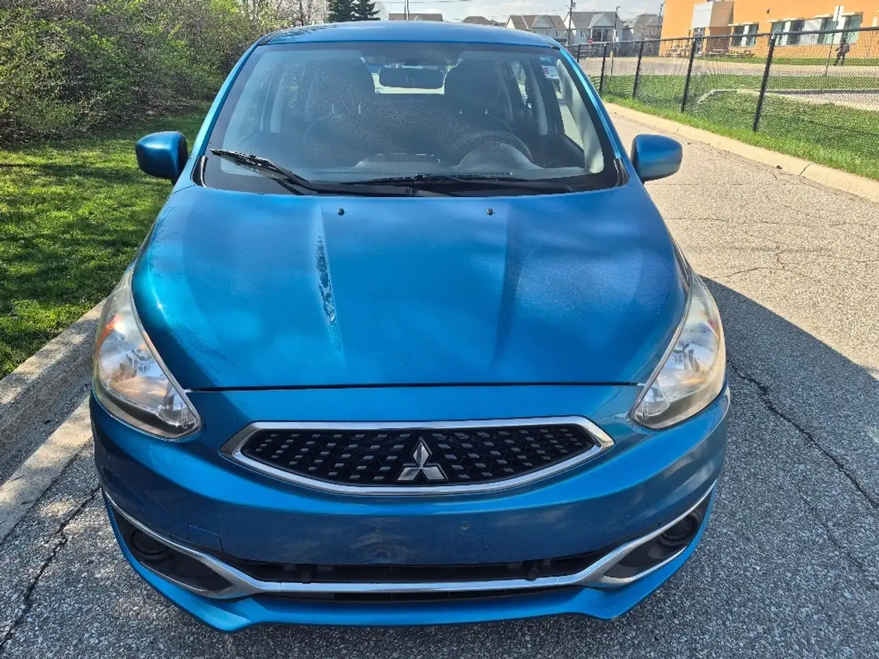 Mitsubishi Mirage снимка Mitsubishi Mirage