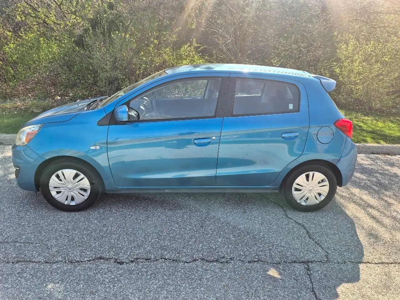 Mitsubishi Mirage снимка Mitsubishi Mirage
