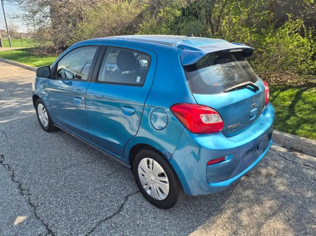 Mitsubishi Mirage снимка Mitsubishi Mirage