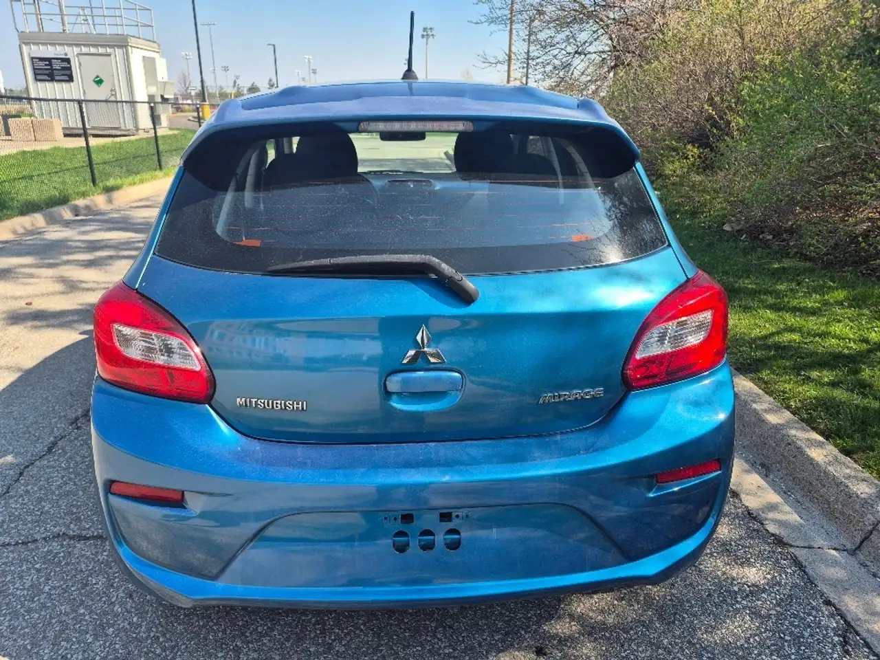Mitsubishi Mirage снимка Mitsubishi Mirage