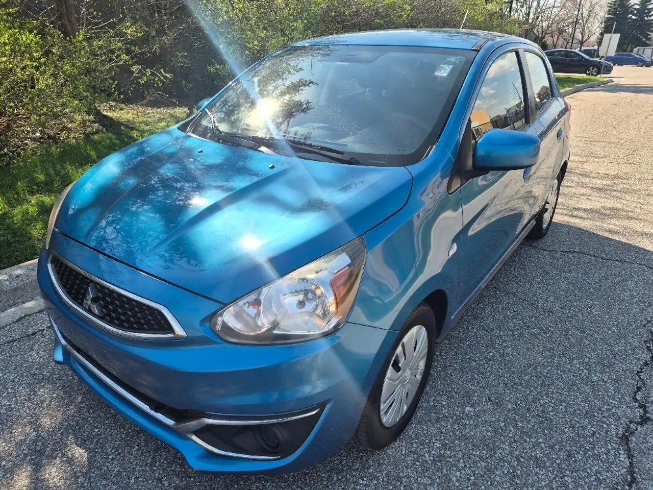 Mitsubishi Mirage снимка Mitsubishi Mirage
