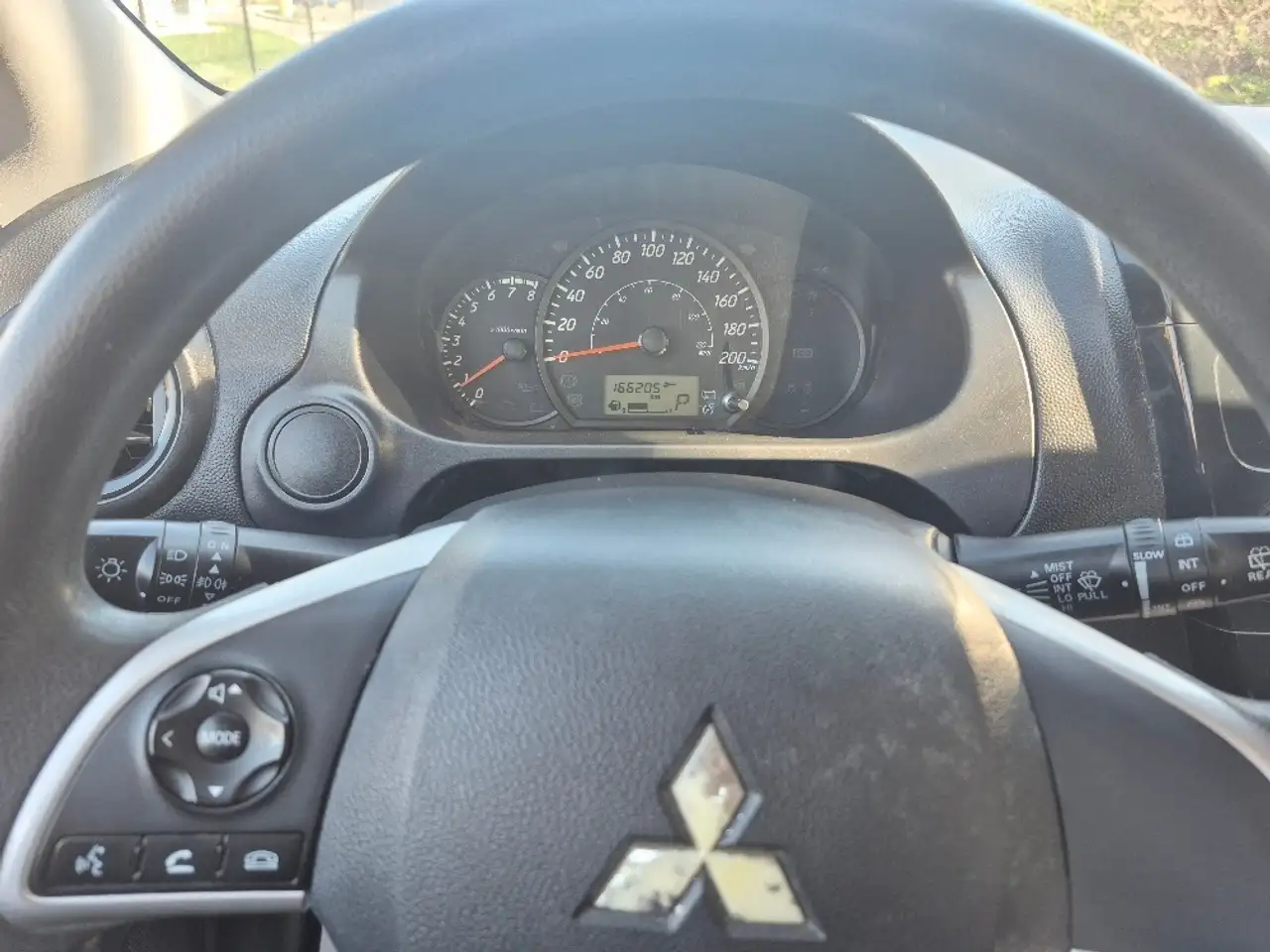 Mitsubishi Mirage снимка Mitsubishi Mirage