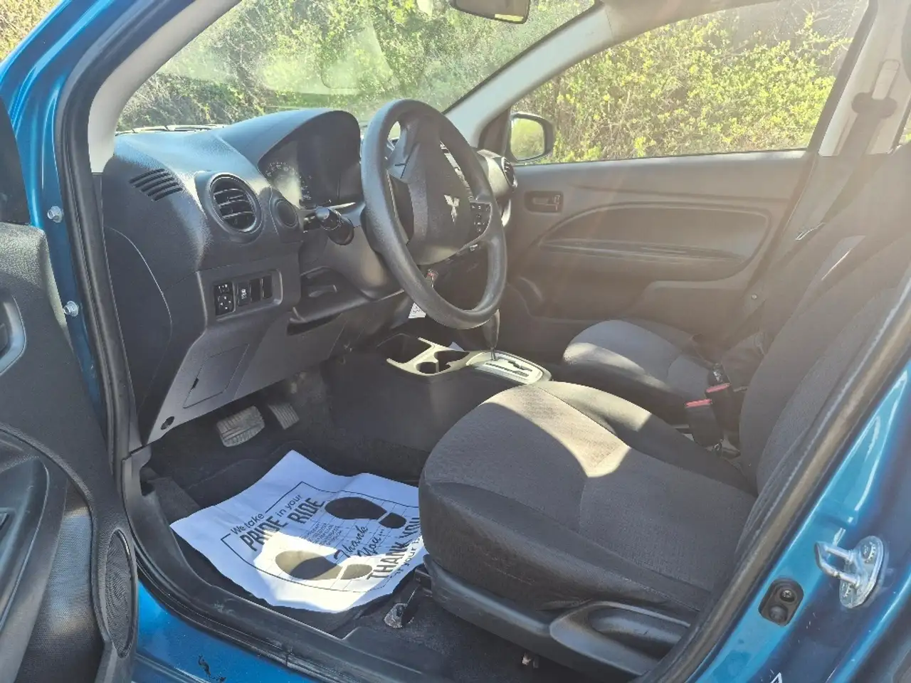 Mitsubishi Mirage снимка Mitsubishi Mirage