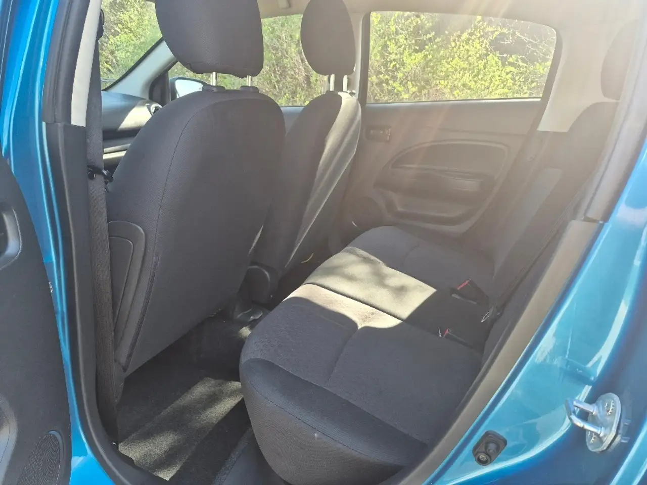 Mitsubishi Mirage снимка Mitsubishi Mirage