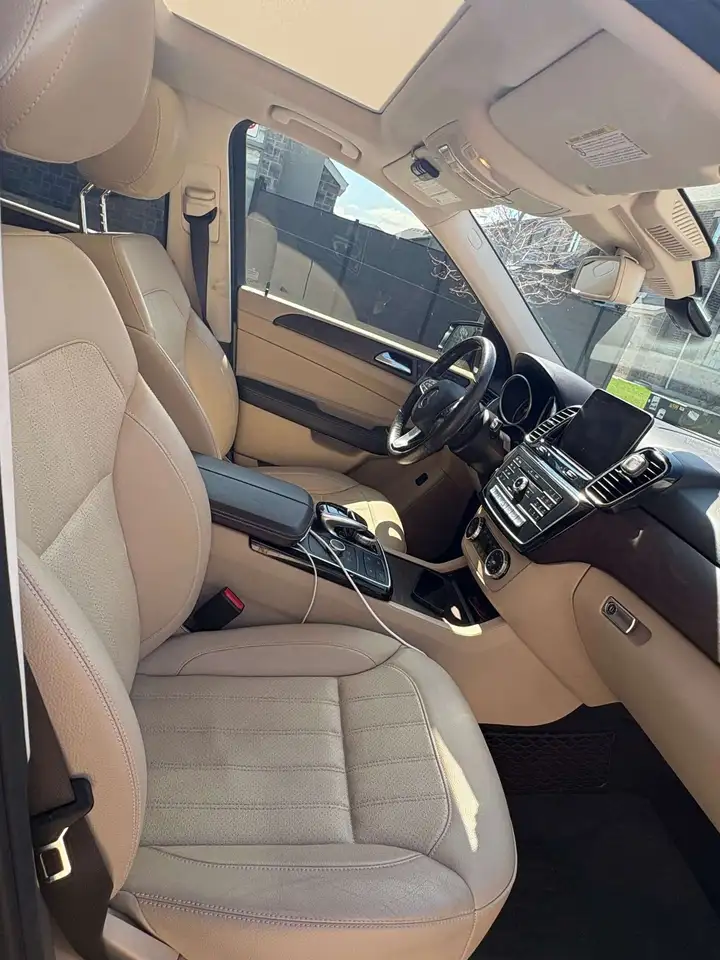Mercedes-Benz GLE снимка Mercedes-Benz GLE