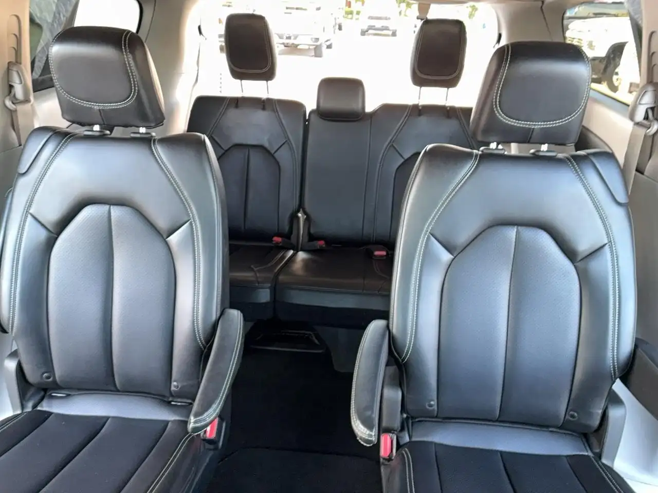 Chrysler Pacifica снимка Chrysler Pacifica
