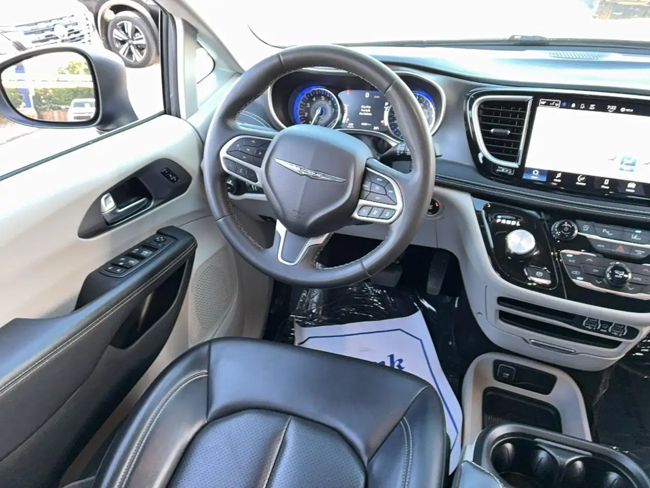 Chrysler Pacifica снимка Chrysler Pacifica