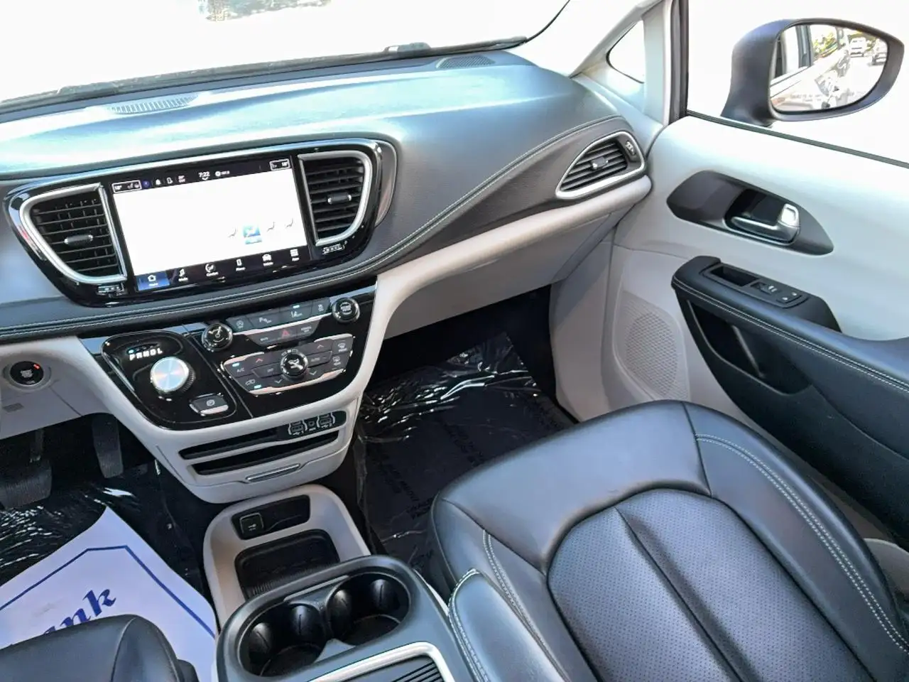 Chrysler Pacifica снимка Chrysler Pacifica