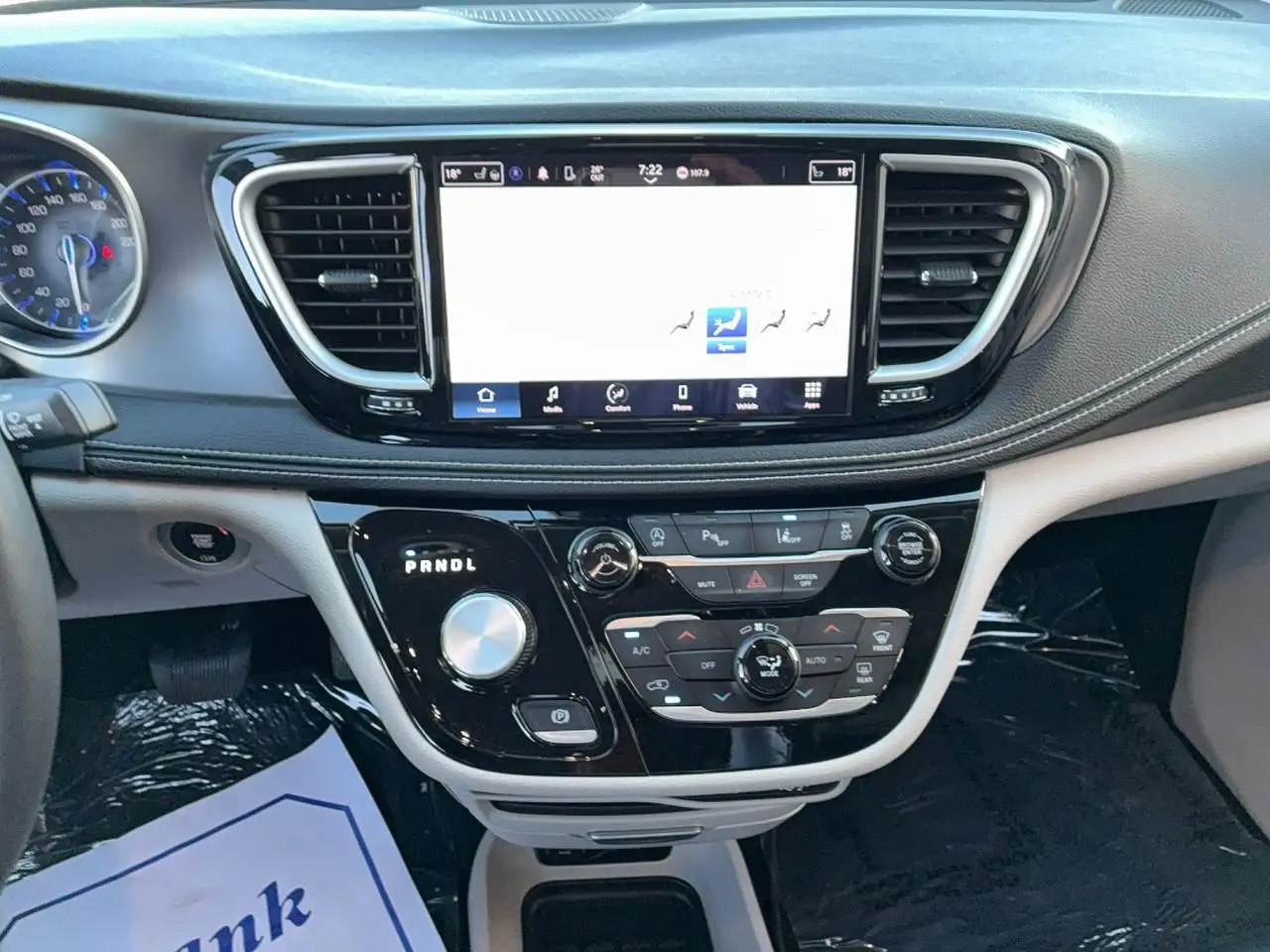 Chrysler Pacifica снимка Chrysler Pacifica