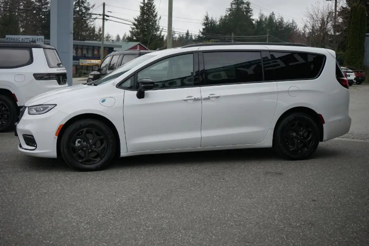 Chrysler Pacifica photo Chrysler Pacifica