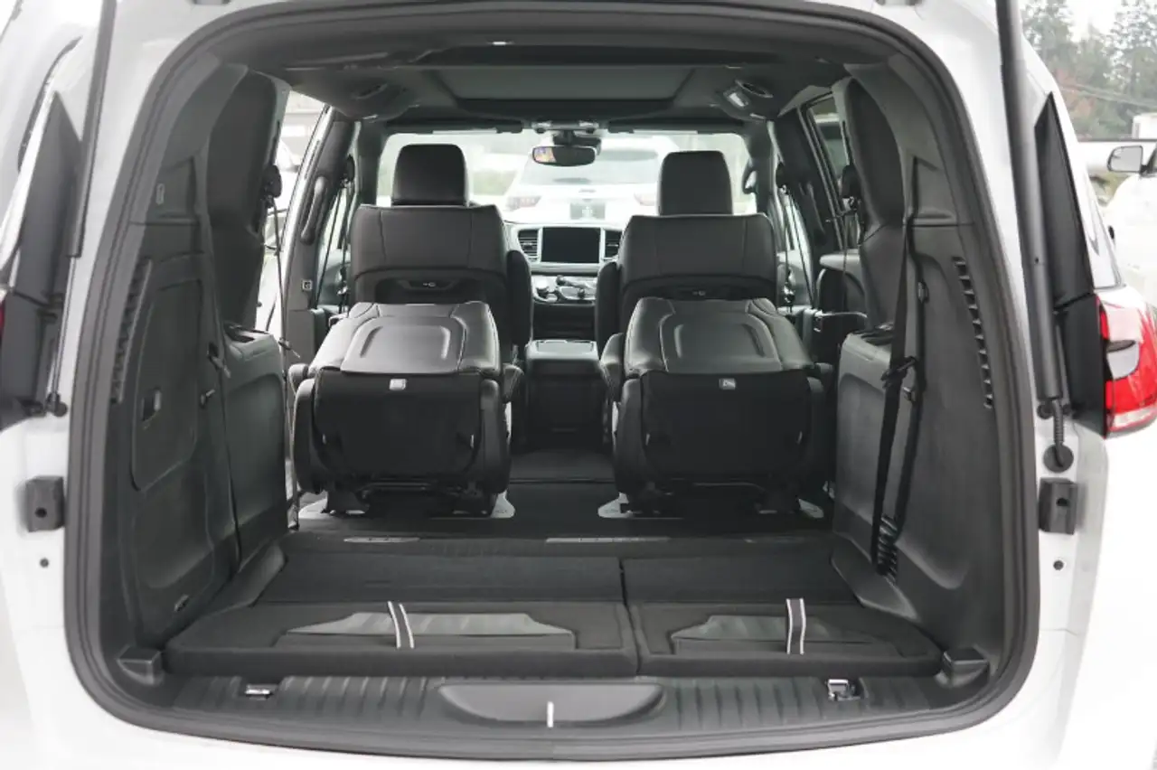 Chrysler Pacifica photo Chrysler Pacifica