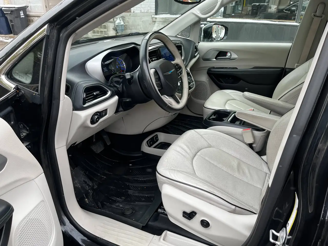 Chrysler Pacifica снимка Chrysler Pacifica