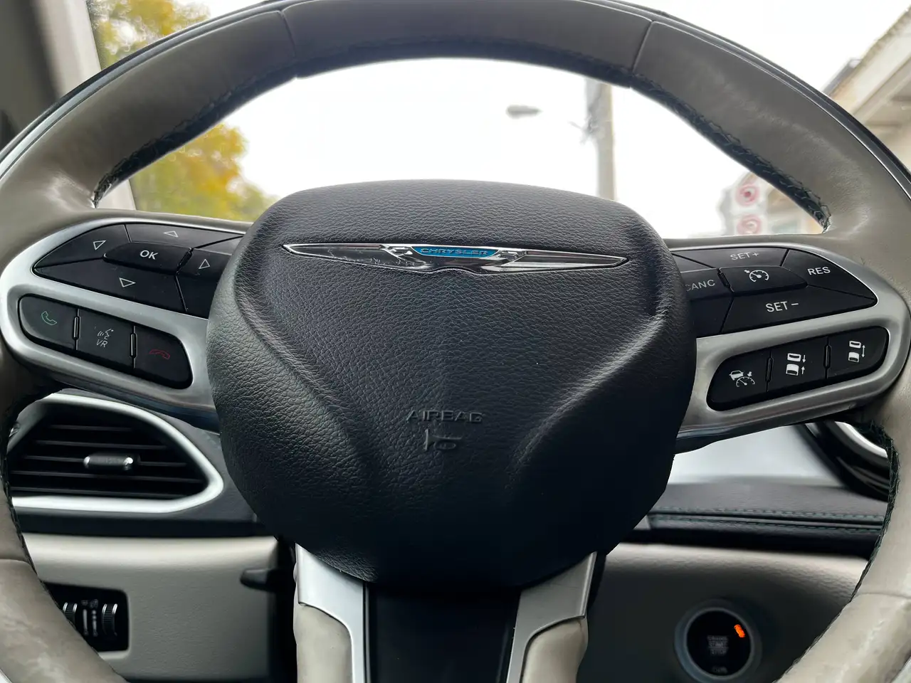 Chrysler Pacifica снимка Chrysler Pacifica