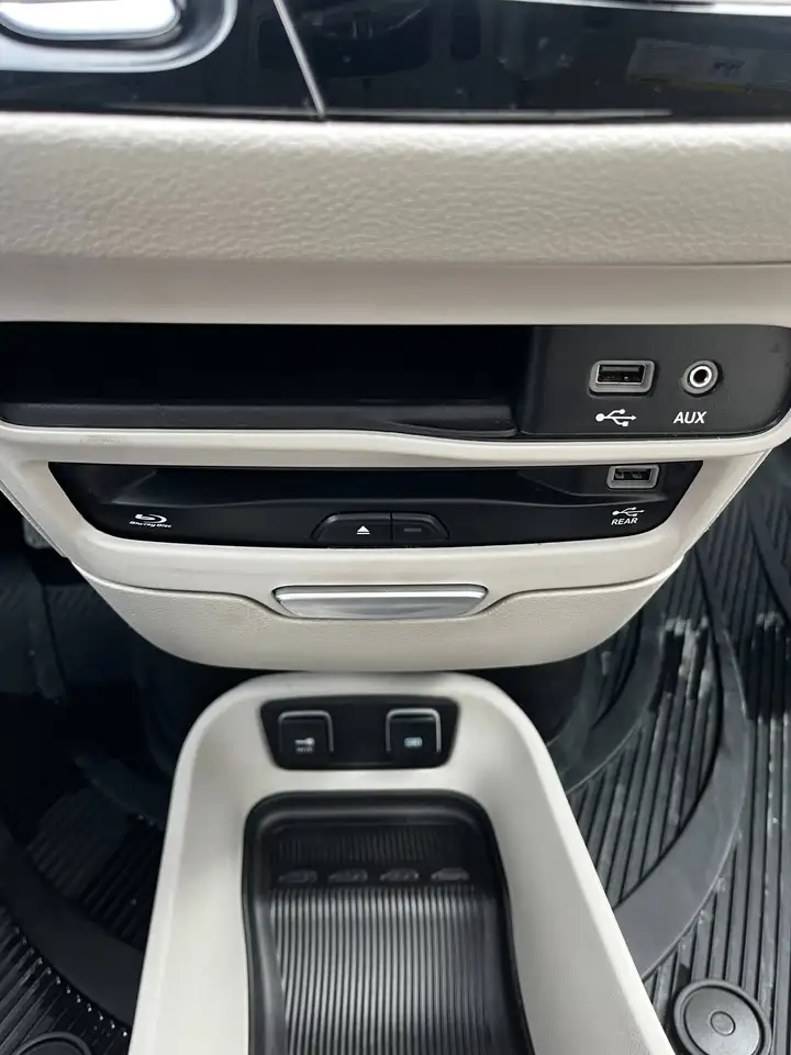 Chrysler Pacifica снимка Chrysler Pacifica