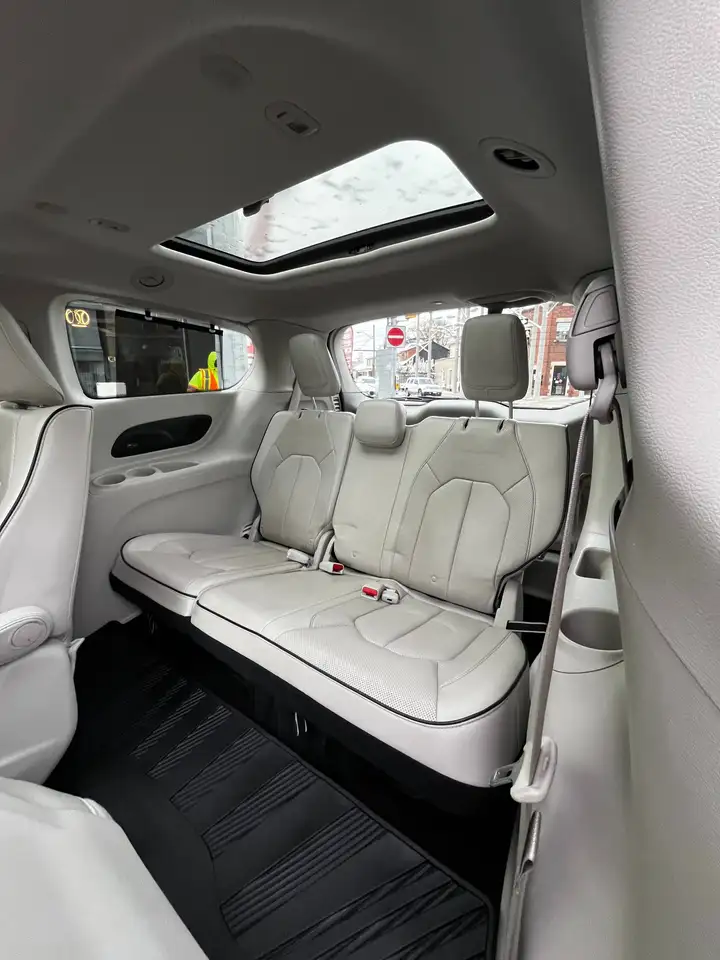 Chrysler Pacifica снимка Chrysler Pacifica