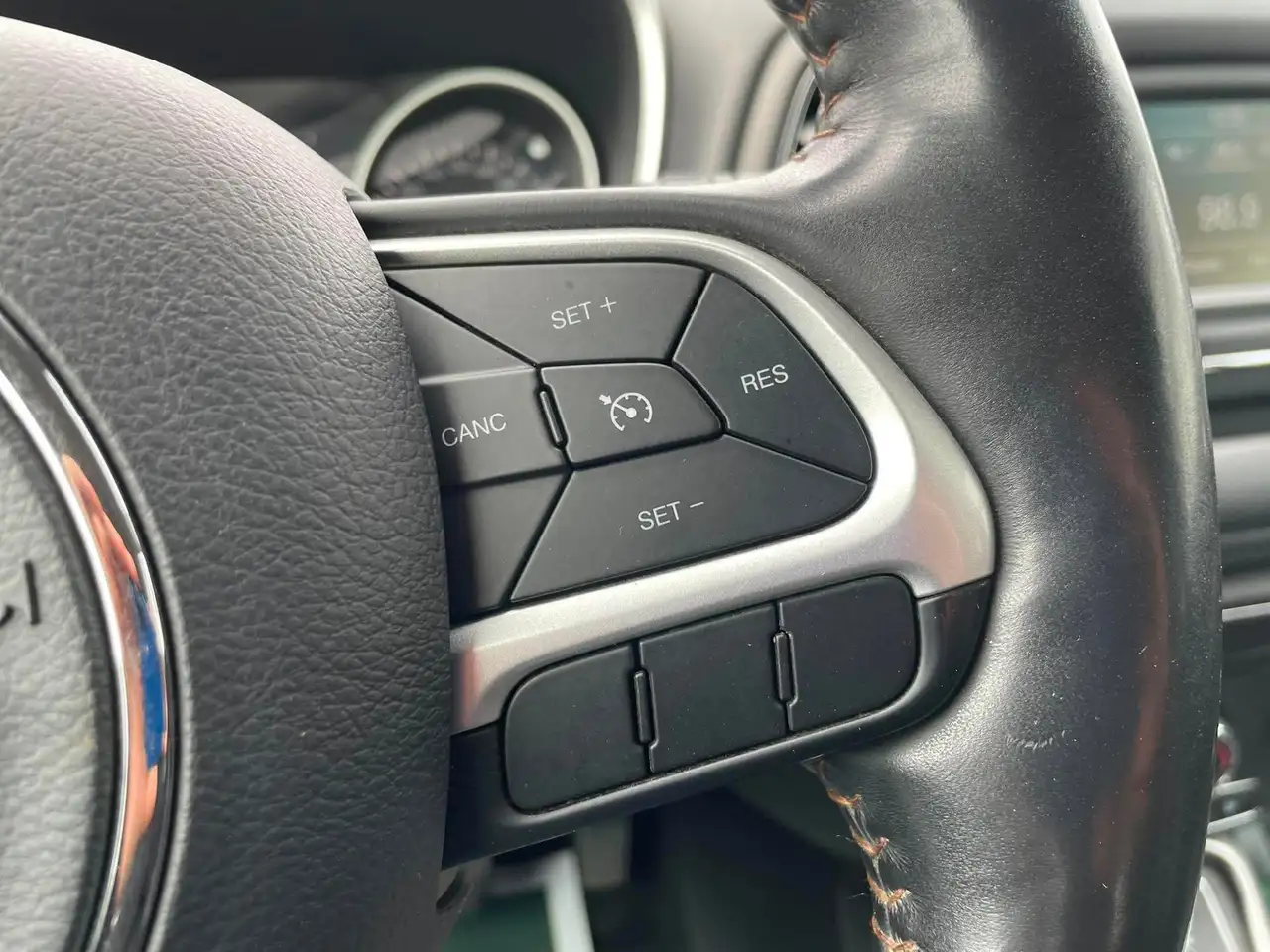 Jeep Compass photo Jeep Compass