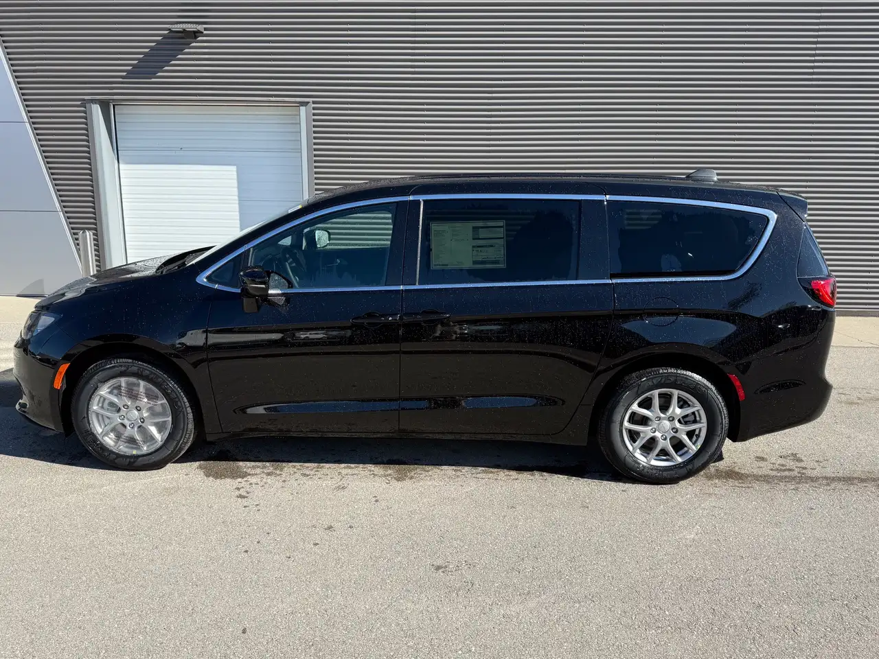 Chrysler Grand Caravan photo Chrysler Grand Caravan
