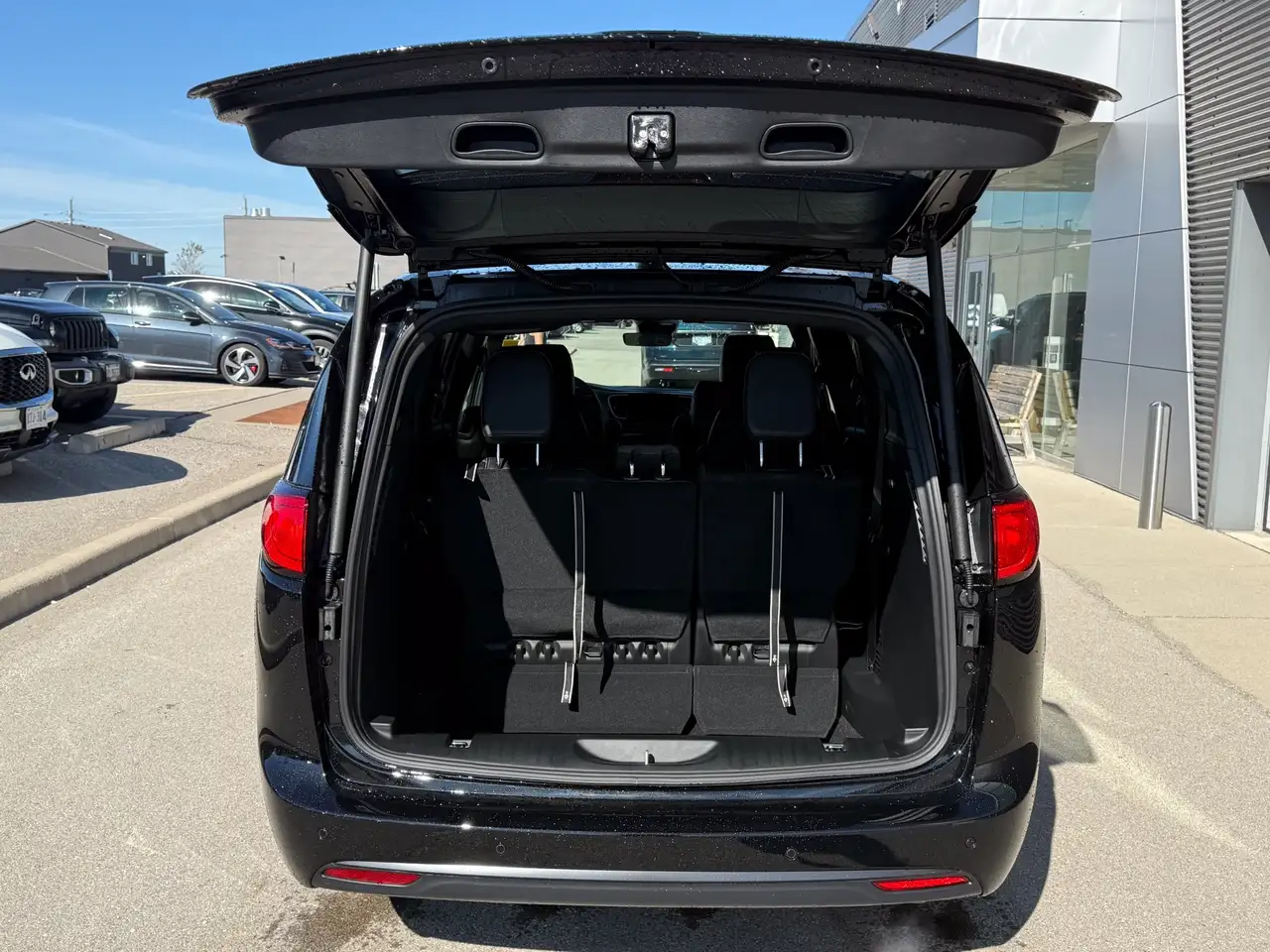 Chrysler Grand Caravan photo Chrysler Grand Caravan