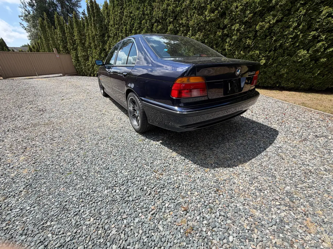 BMW 5 Series снимка BMW 5 Series