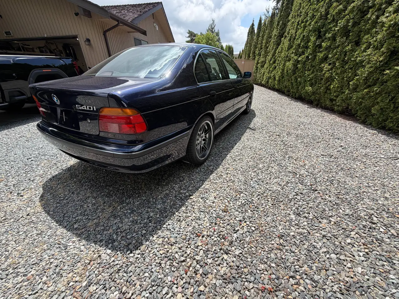 BMW 5 Series снимка BMW 5 Series