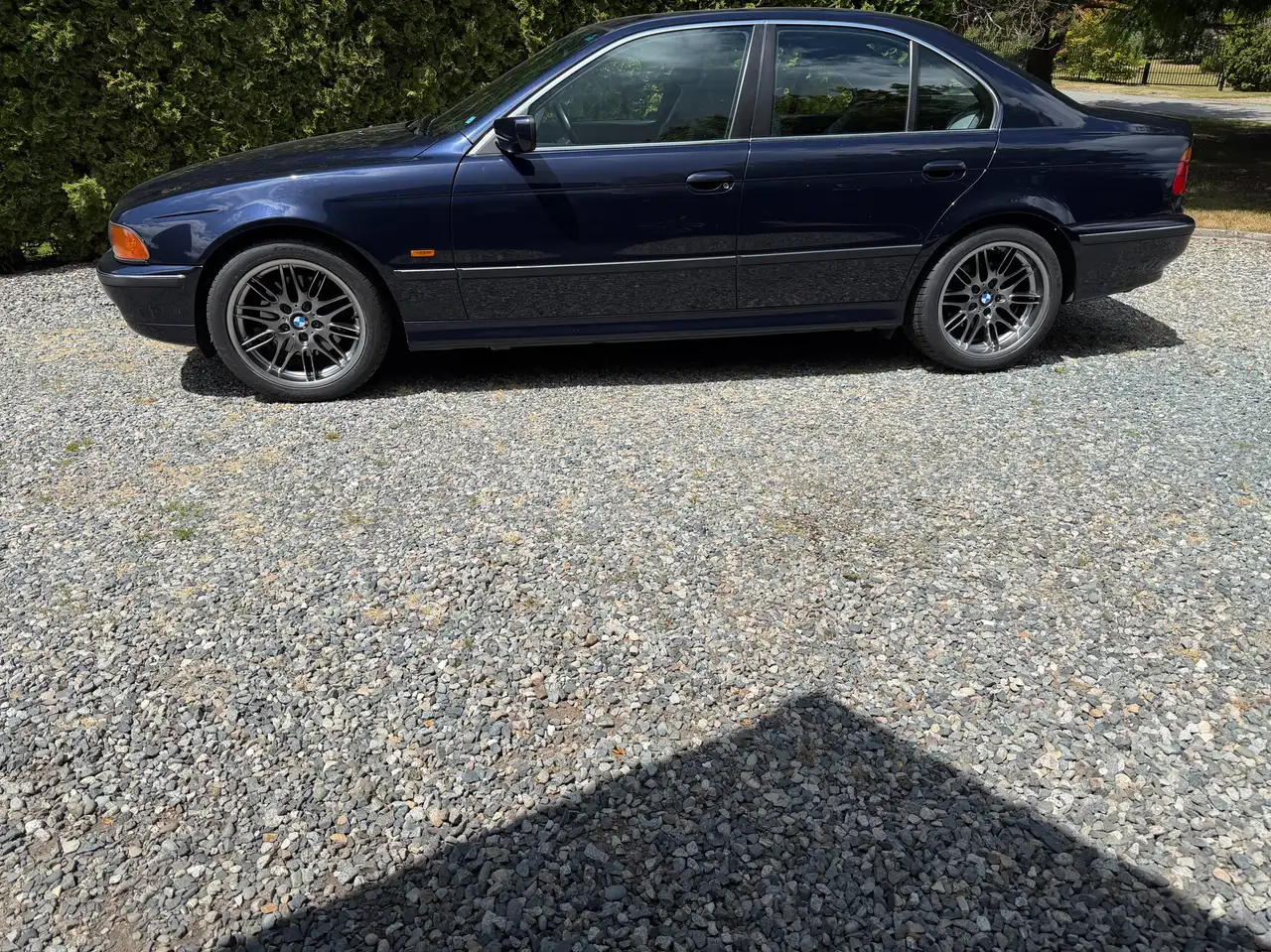 BMW 5 Series снимка BMW 5 Series