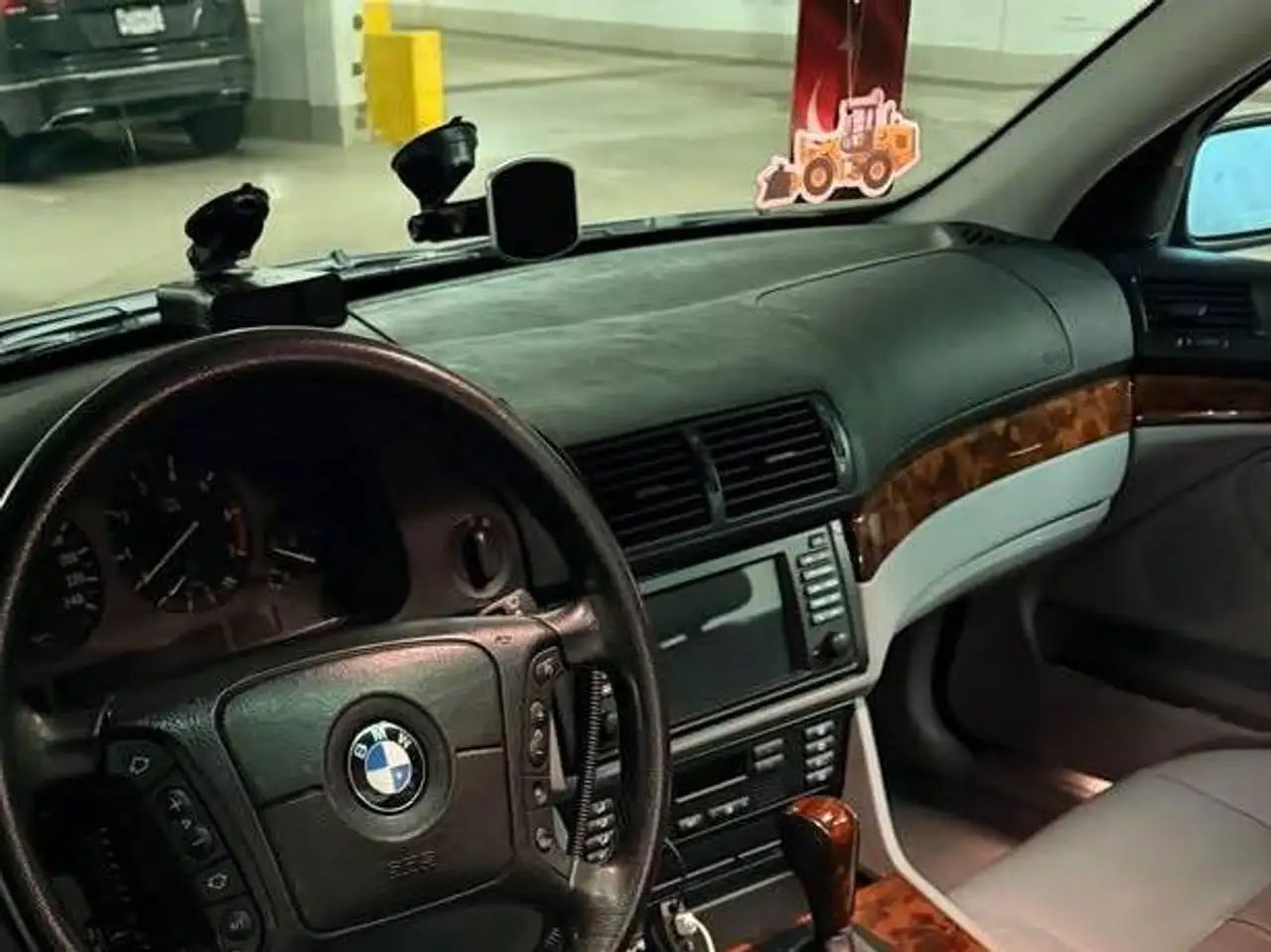 BMW 5 Series снимка BMW 5 Series