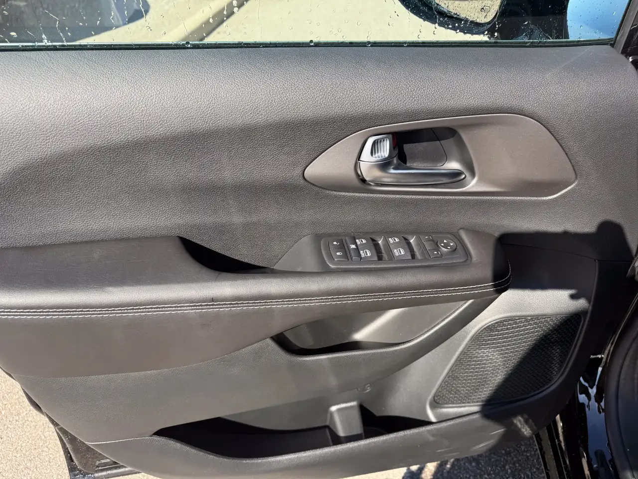 Chrysler Grand Caravan photo Chrysler Grand Caravan
