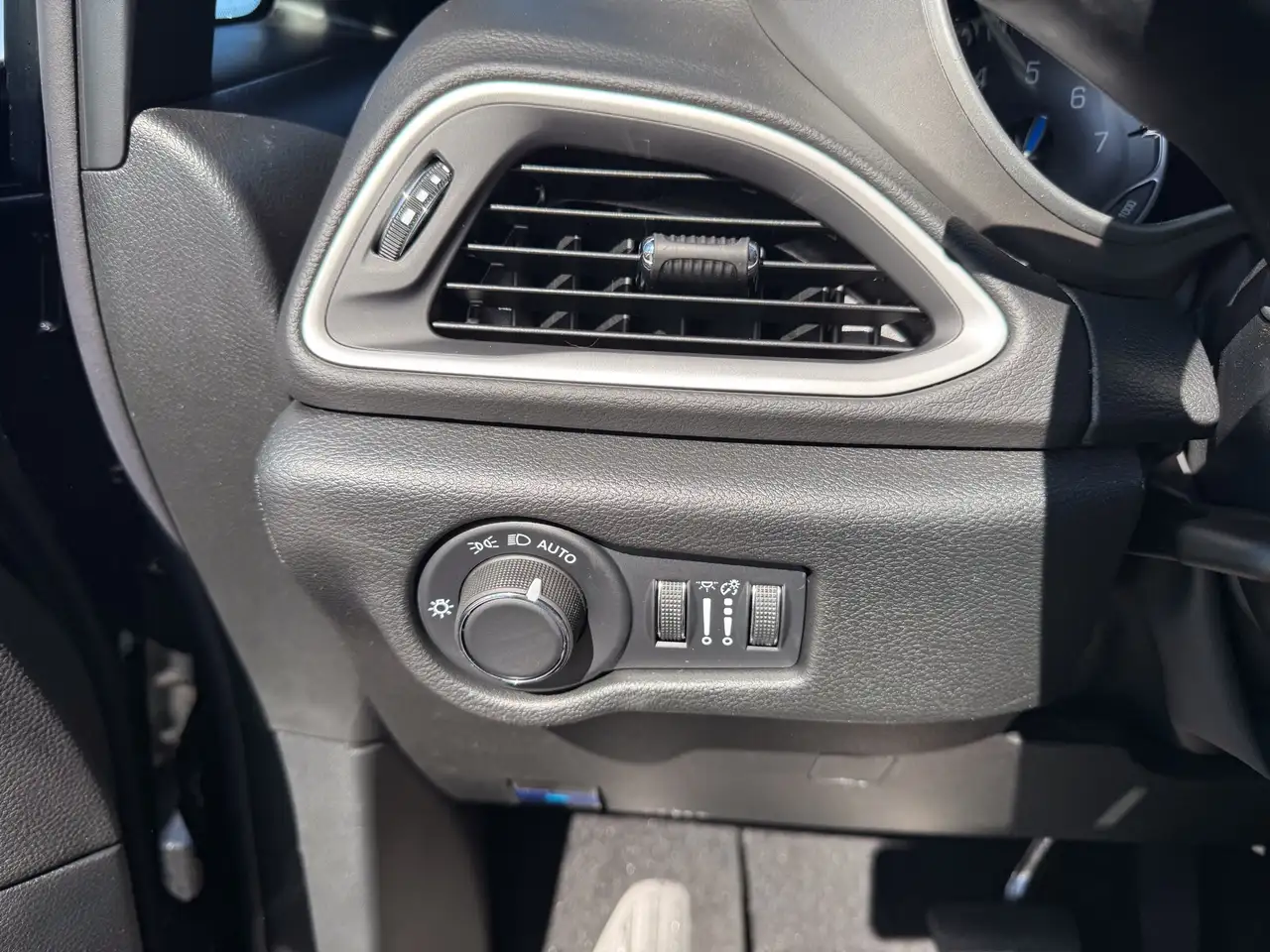 Chrysler Grand Caravan photo Chrysler Grand Caravan