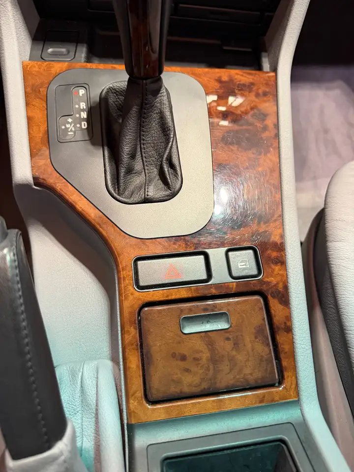 BMW 5 Series снимка BMW 5 Series