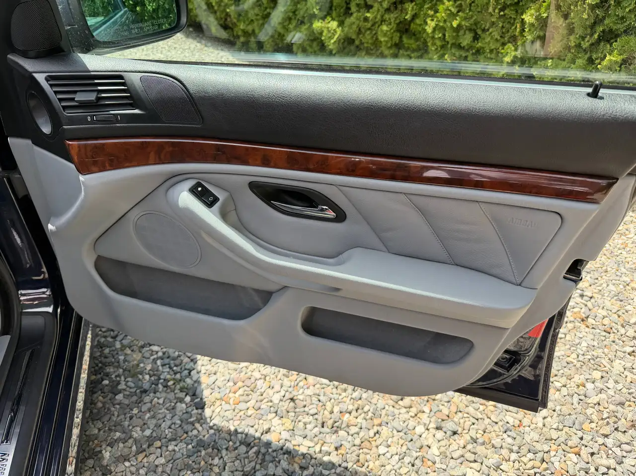 BMW 5 Series снимка BMW 5 Series