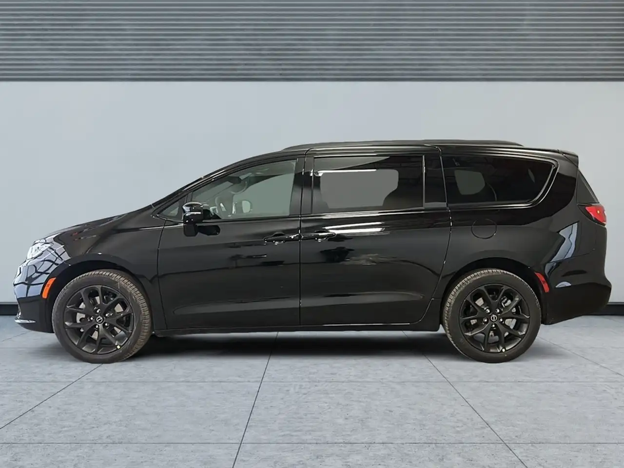 Chrysler Pacifica снимка Chrysler Pacifica