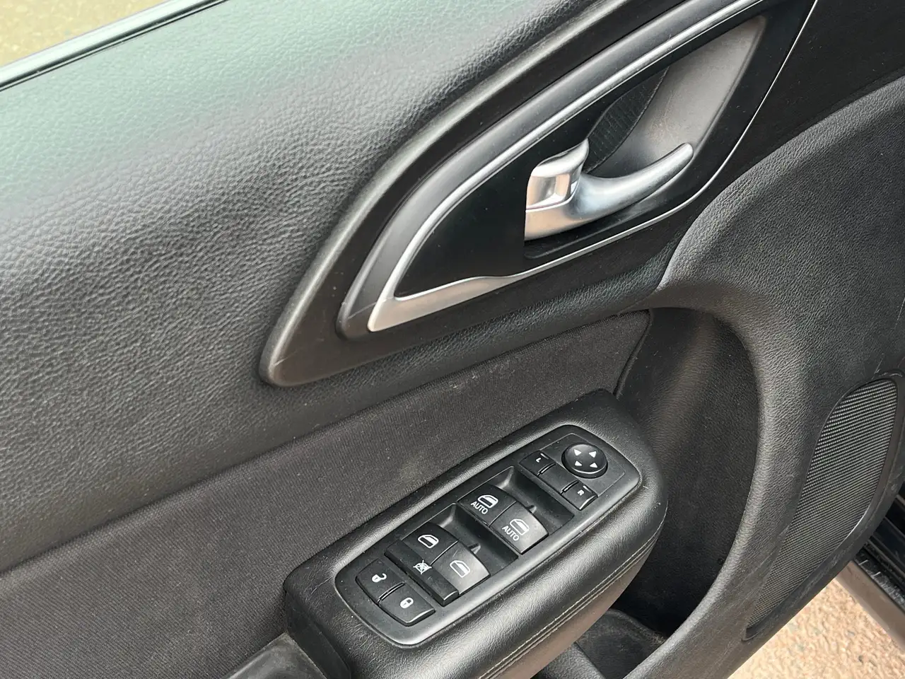 Chrysler 200 снимка Chrysler 200