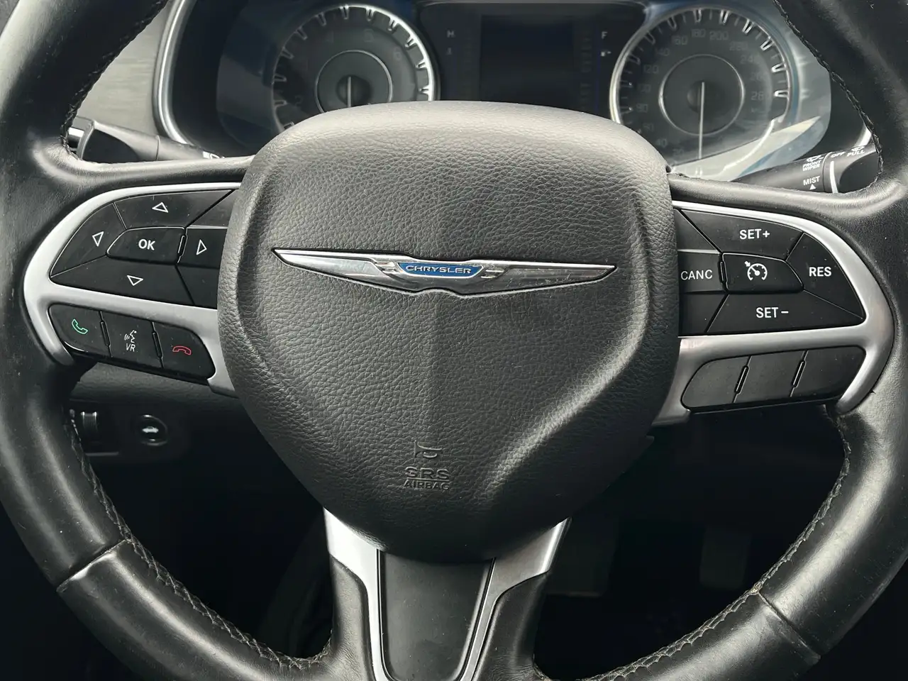 Chrysler 200 снимка Chrysler 200