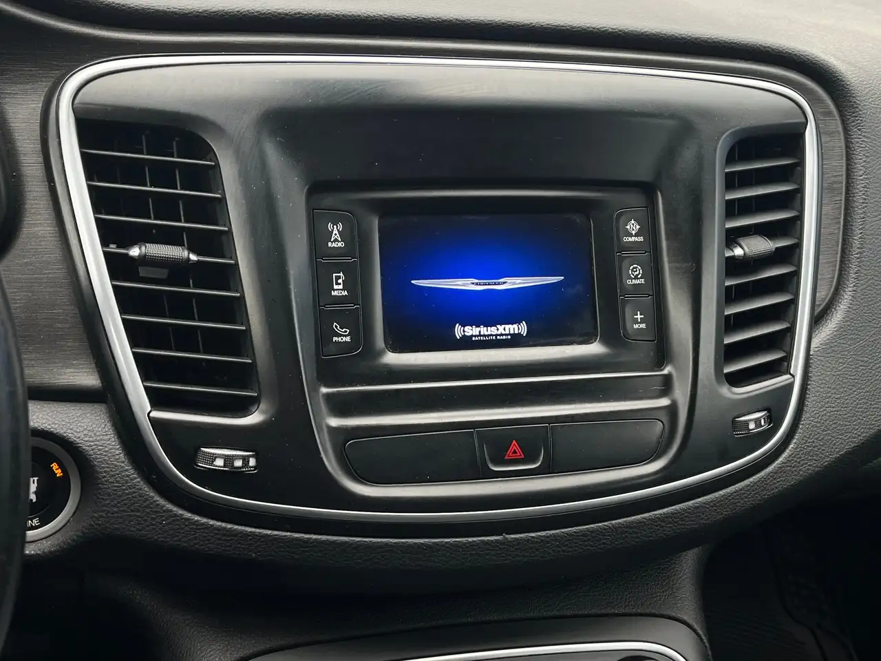 Chrysler 200 снимка Chrysler 200