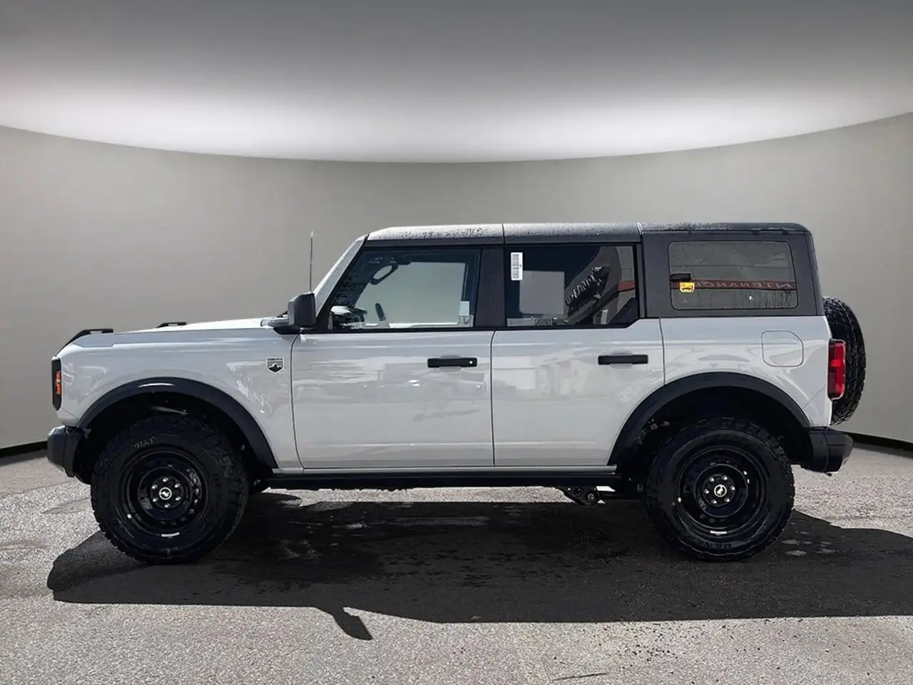Ford Bronco photo Ford Bronco