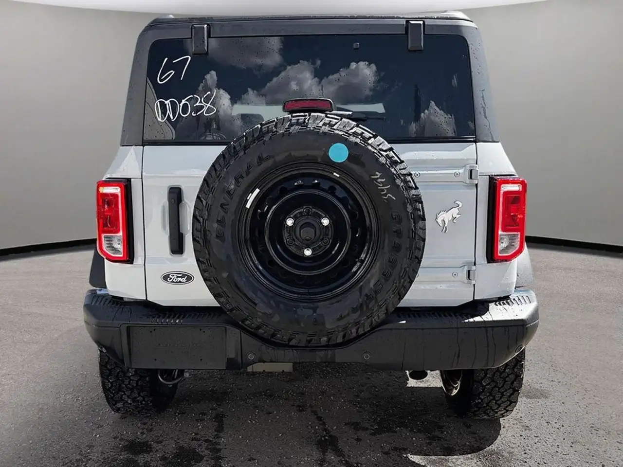 Ford Bronco photo Ford Bronco