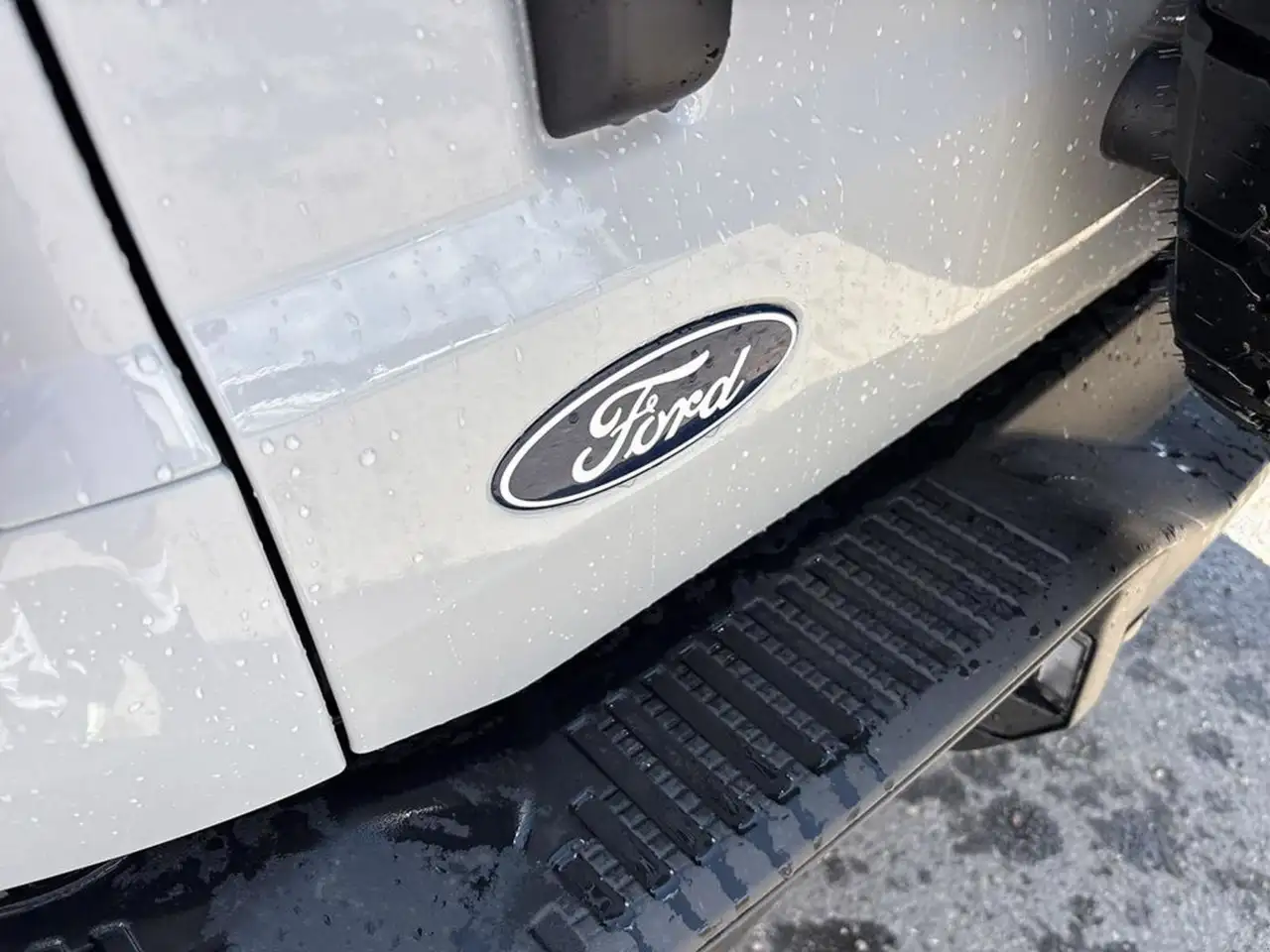 Ford Bronco photo Ford Bronco