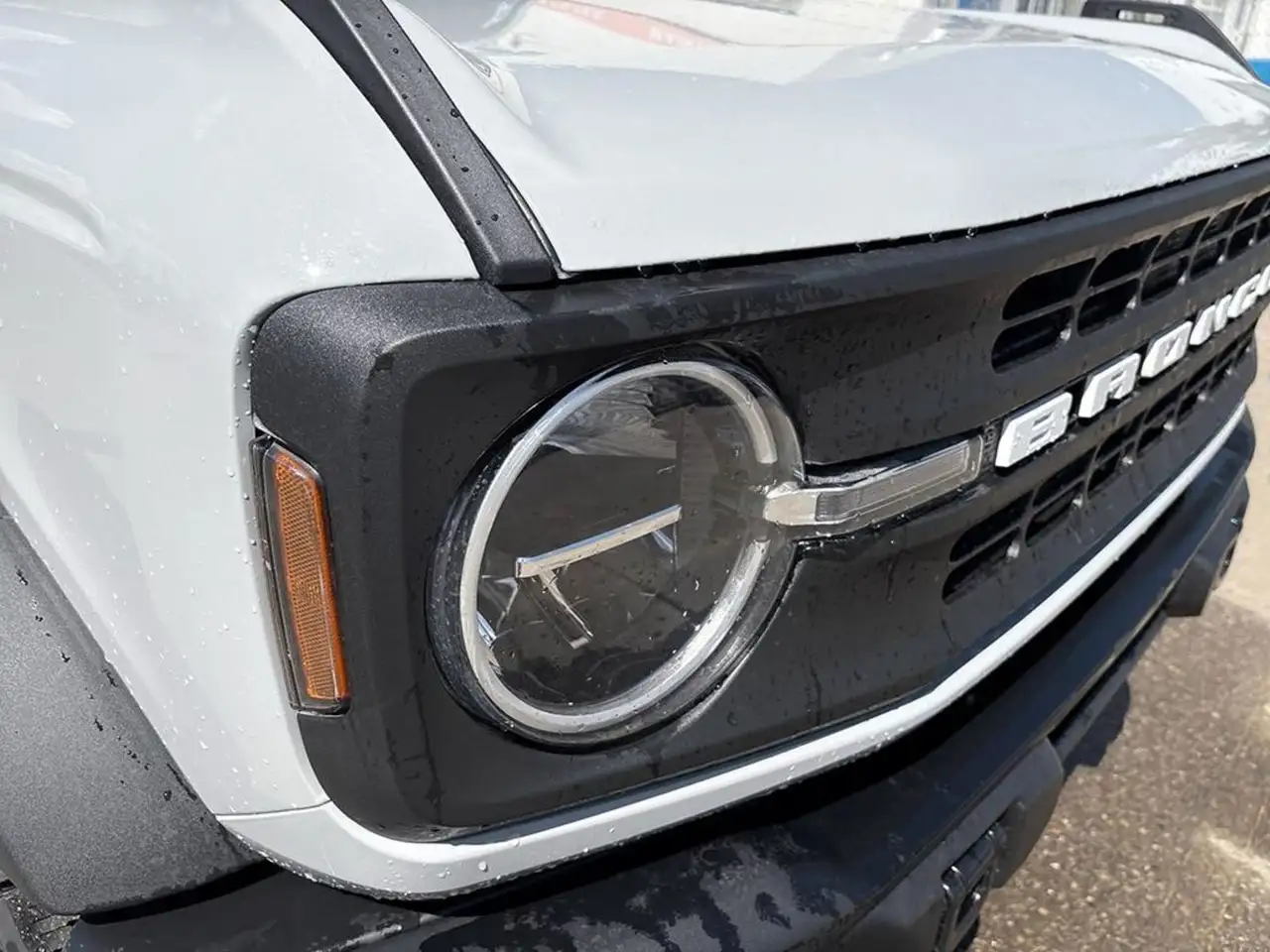 Ford Bronco photo Ford Bronco
